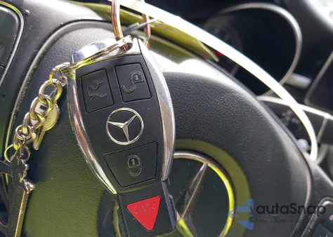 2016 Mercedes-Benz C 300 4Matic/Luxury 4Matic/Sport 4Matic z USA, uszkodzony, nr VIN 55SWF4KB9GU103684